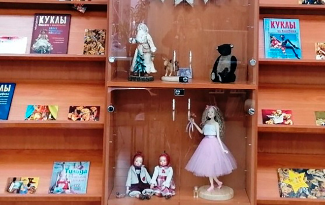 
Выставка в библиотеке № 6 «Время кукол»