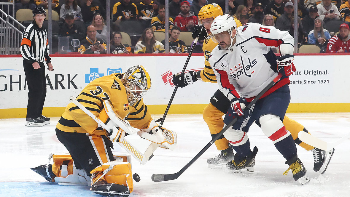    Александр Овечкин атакует ворота «Питтсбурга» 7 ноября.Imagn Images USA Today Sports