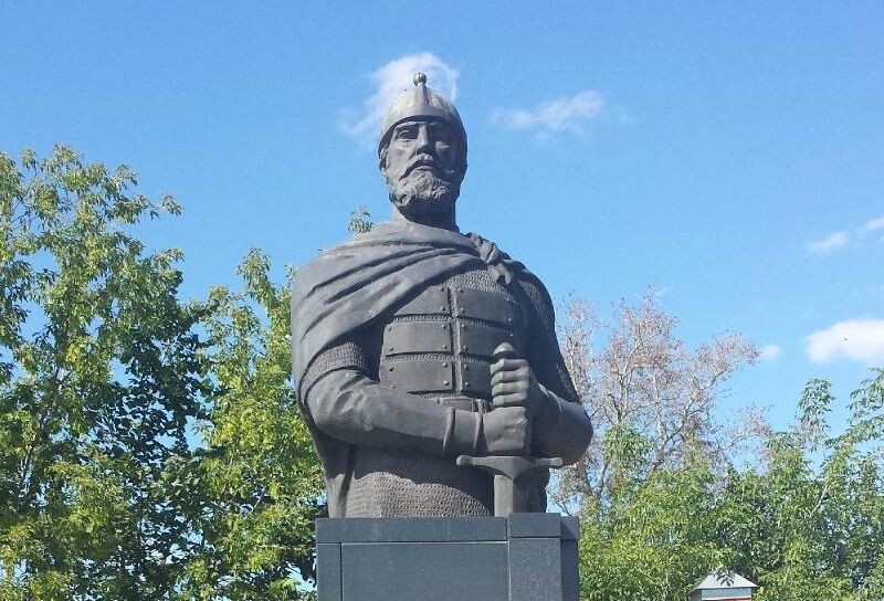 Памятник Пожарскому в Зарайске.