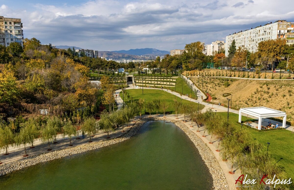 Парк в районе Згвисубани (ზღვისუბანი) - ТЭМК