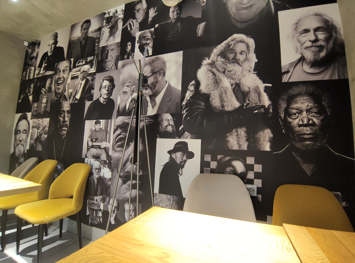 Кафе «Два Деда» в городе Верхняя Пышма Свердловской области. Фото автора.