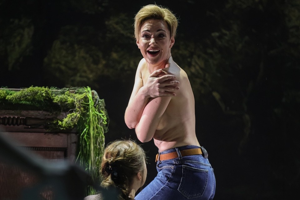    Наталья Овчинникова призналась, что обнажаться было не просто. Фото: Валентин Труханенко.