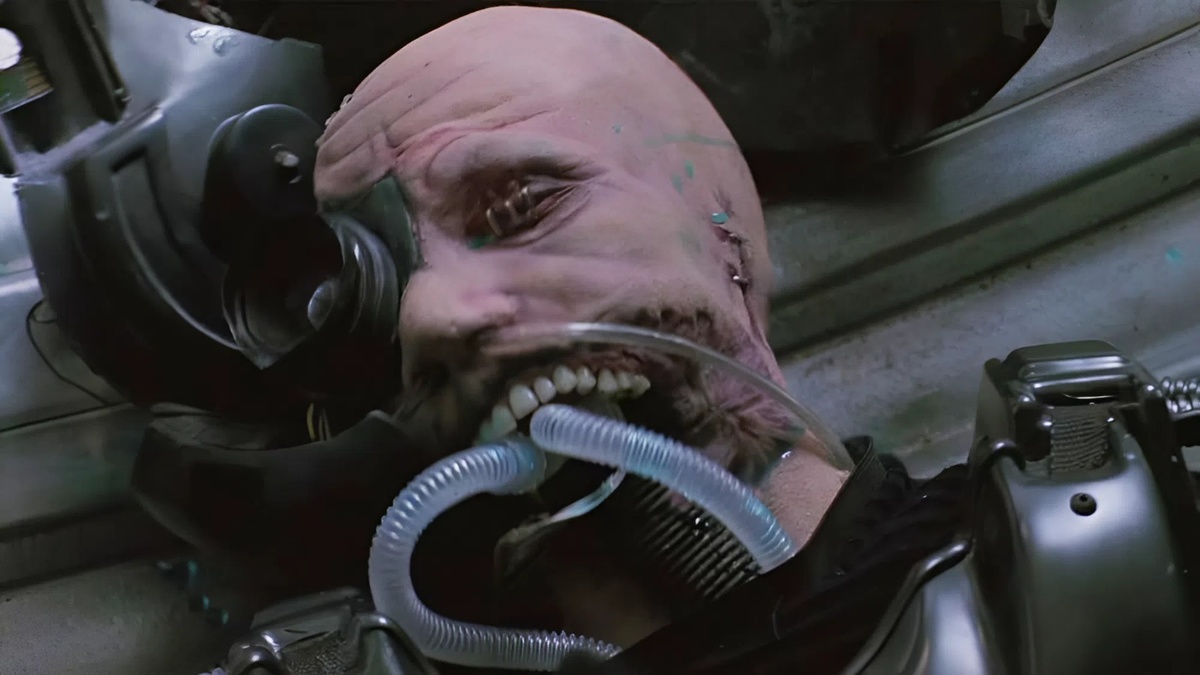 Кадр из фильма «Fortress». Режиссер: Стюарт Гордон. Производство: Davis Entertainment, Fortress Films, Village Roadshow Pictures