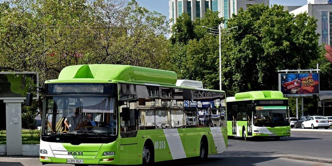 Зеленые «Мерседесы» и утренний хаос: как в Ташкенте 2000-х двери закрывали ногами