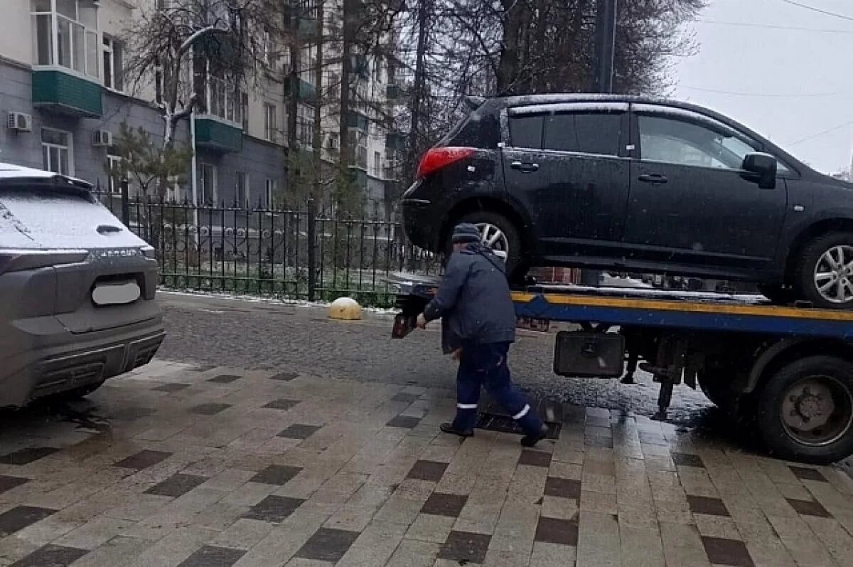    В Уфе на штрафстоянку эвакуировали 72 автомобиля за парковку на тротуарах