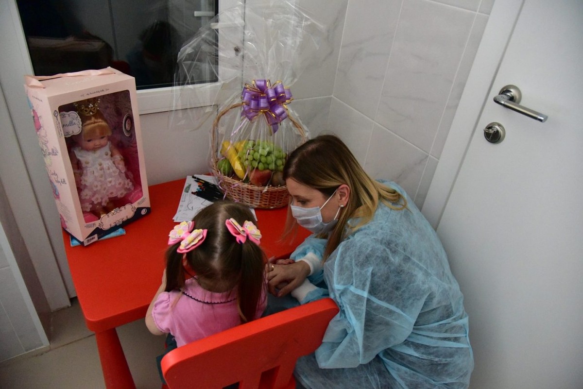     Ангелина Севергина весной навещала девочку в больнице. Фото: Виталий ГАРКУША