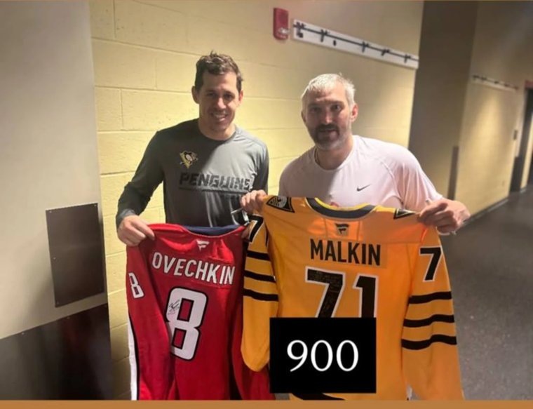    Евгений Малкин обменялся свитером с Александром Овечкиным