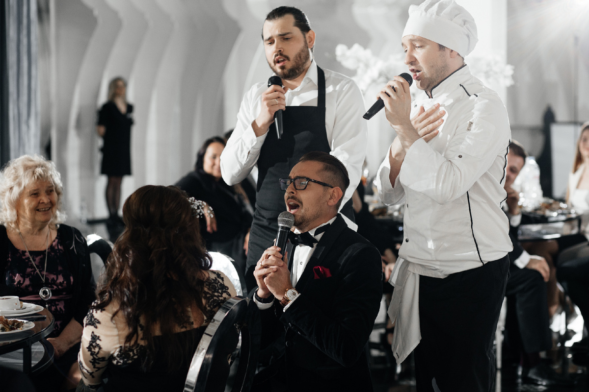 Шоу на свадьбу "Поющие официанты"