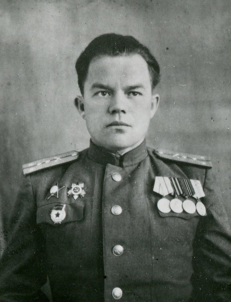 Капитан Вотинцев с боями дошёл до Германии, участвовал во встрече с союзниками на Эльбе. После войны служил в Группе советских войск в Германии (на фото 1945 год) 

За боевые заслуги наш земляк был награждён двумя орденами Красной Звезды, орденами Отечественной войны I и II степени, медалями «За отвагу», «За оборону Москвы», «За оборону Сталинграда», «За взятие Берлина», «За освобождение Варшавы», «За освобождение Праги», «За победу над Германией». 
Но так получилось, что из-за ранений один орден Красной Звезды и некоторые медали так и не были вручены ему при жизни.