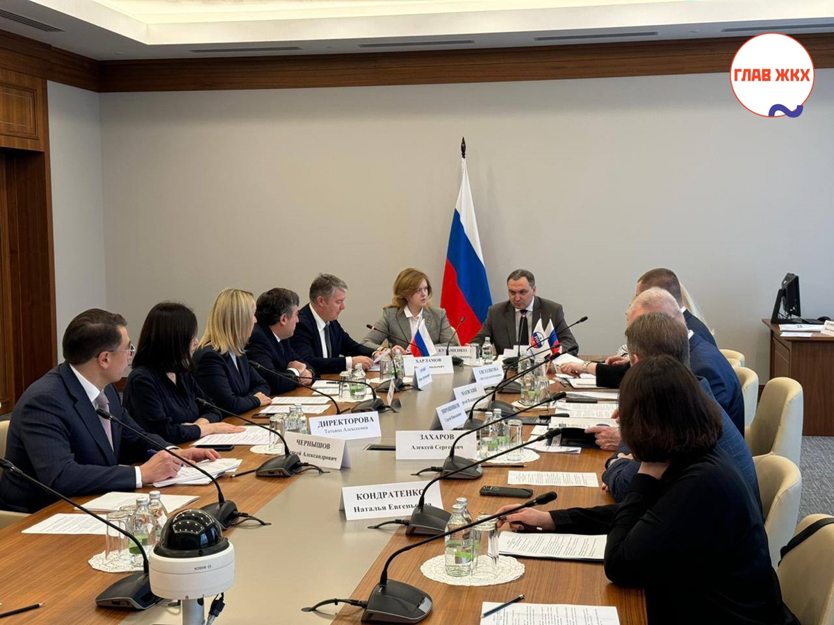 В Минстрое России прошел вебинар по ускоренной замене лифтов для владельцев специальных счетов
