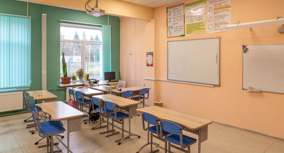    Учебный класс в школе ОЦ «Созвездие» с отделением медицинской реабилитации в селе Ангелово округа Красногорск / Медиасток.рф