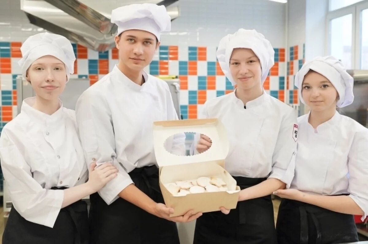    Студенты столичных колледжей отправили в зону СВО около 15 тонн гумпомощи