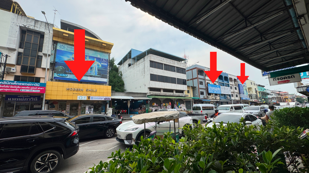 Три стоматологических клиники подряд на одной улице