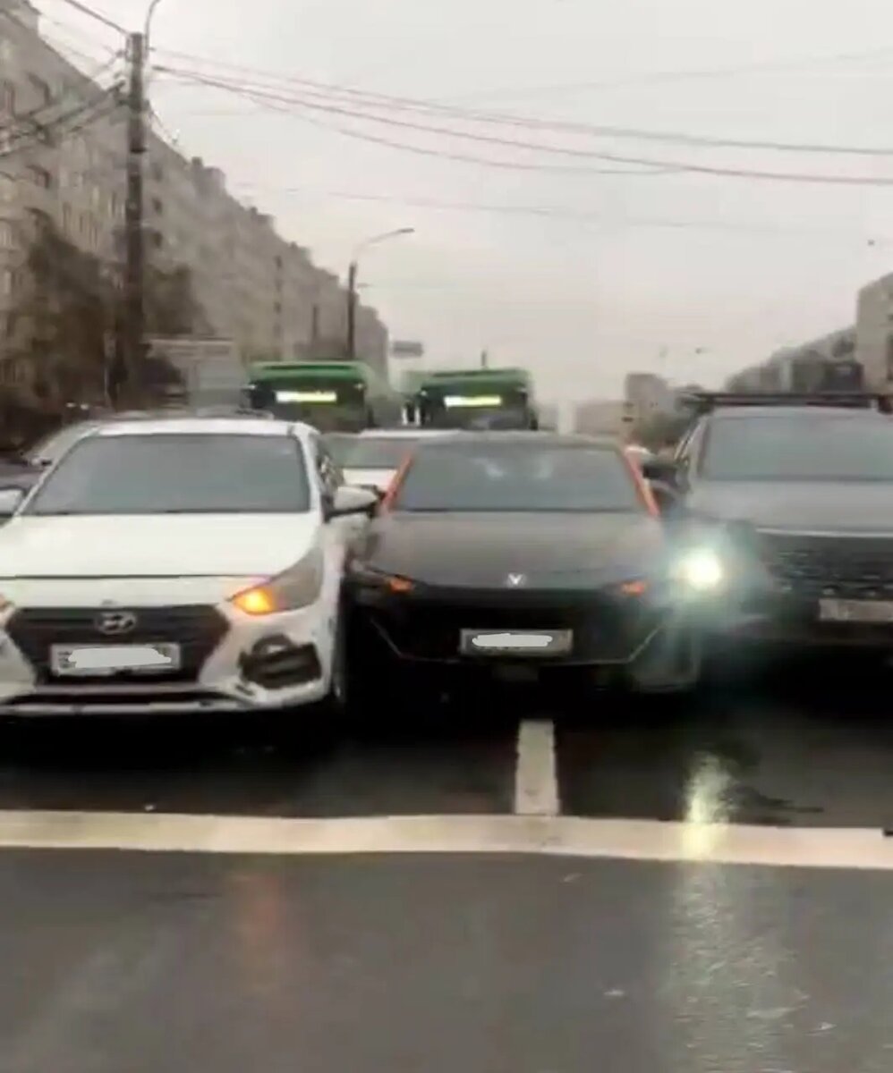    Фото: скриншот видео телеграм-канала Мегаполис | ДТП и ЧП | Санкт-Петербург | Питер