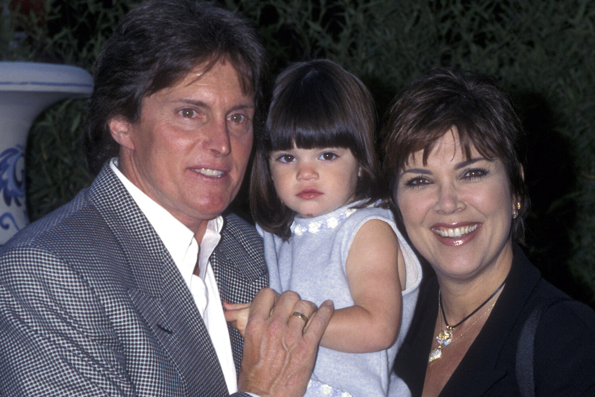 Маленькая Кендалл Дженнер с родителями Брюсом и Крис Дженнер, 1998 год ©Ron Galella Collection via Getty Images 