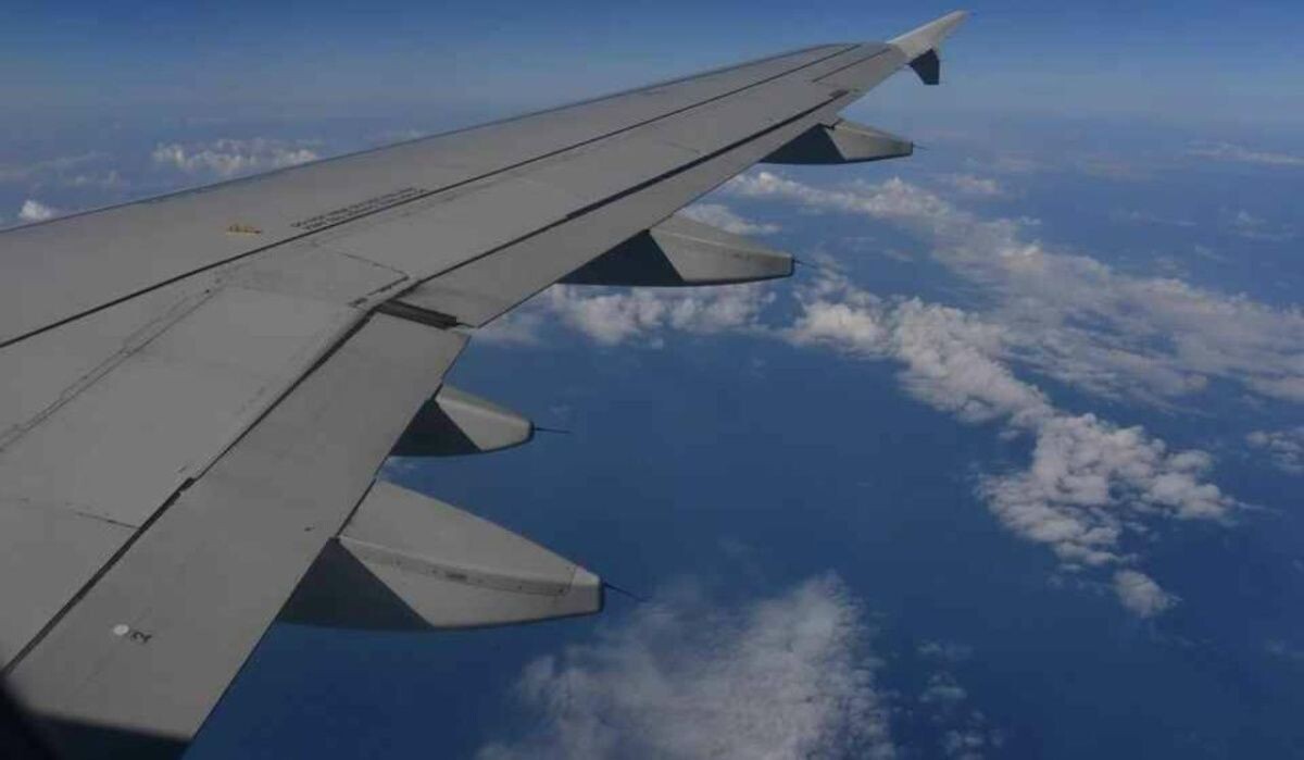     Крыло самолета. Источник: chel.kp.ru Автор фото: Владимир Веленгурин