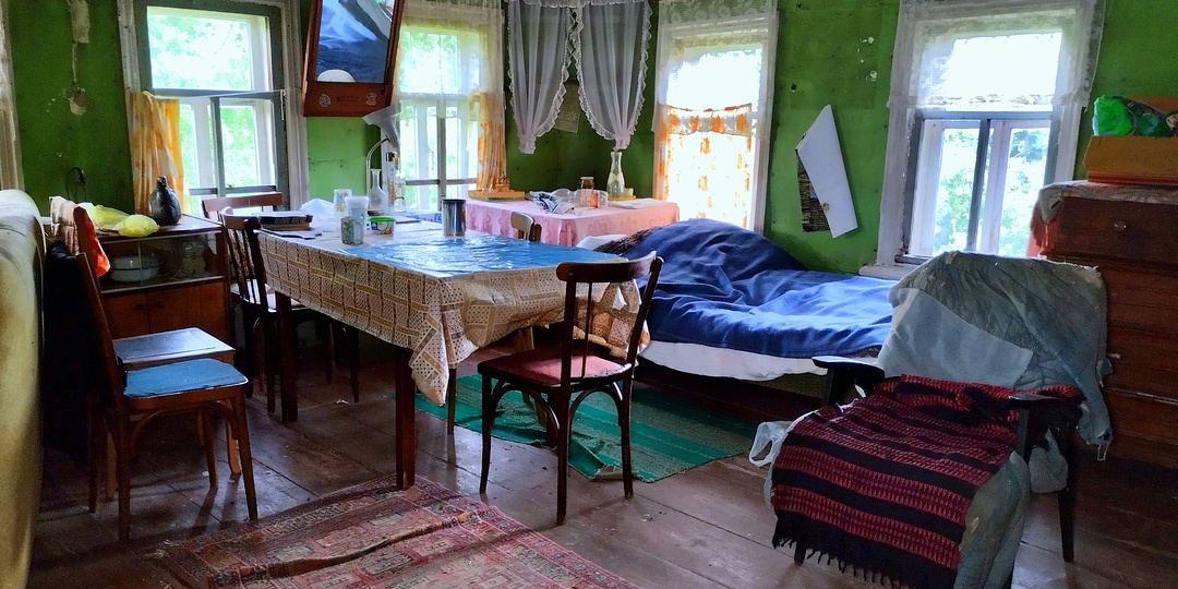 ЕЩЁ ВЧЕРА ТУТ ЖИЛИ! ЗАБРОШЕННАЯ ДЕРЕВНЯ СТАРОВЕРОВ В ЛЕСУ.