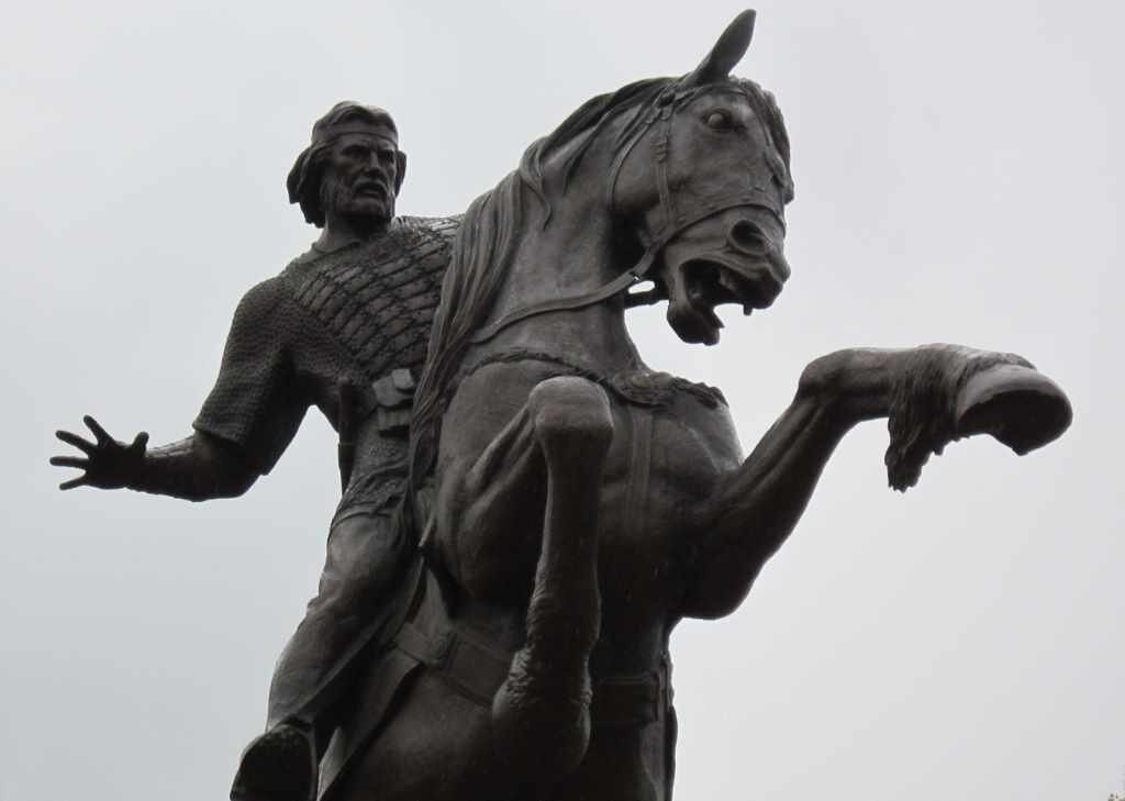 Памятник Коловрату в Рязани