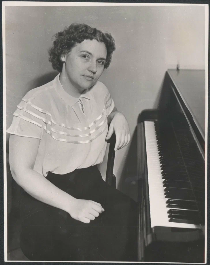 Пианистка Инна Малинина, лауреат Международного конкурса им. Моцарта (1956).
М.1958. Фото: Соболев. Из фондов Музея музыки.
