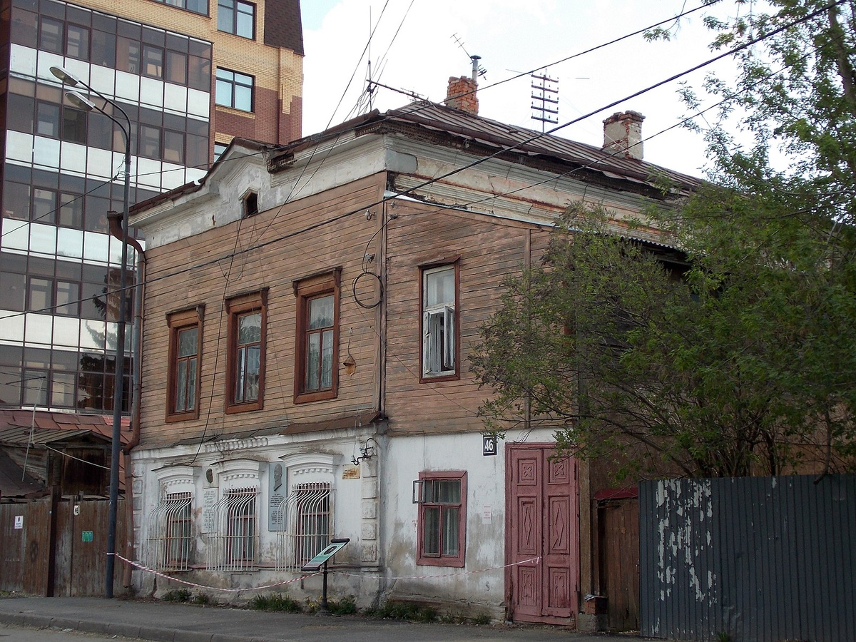 Двухэтажный особняк с мансардой на ул. Волкова, построенный в 1892 году, дошел до наших дней. 