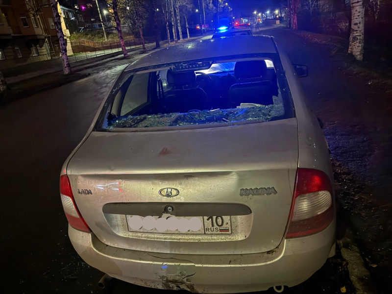    Невнимательный водитель электровелосипеда протаранил стоявшее авто в ПетрозаводскеГАИ Петрозаводска