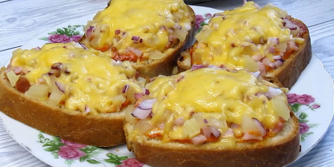 Вкуснейшие горячие бутерброды. И красивая закуска к Новому году! Бонус к празднику!