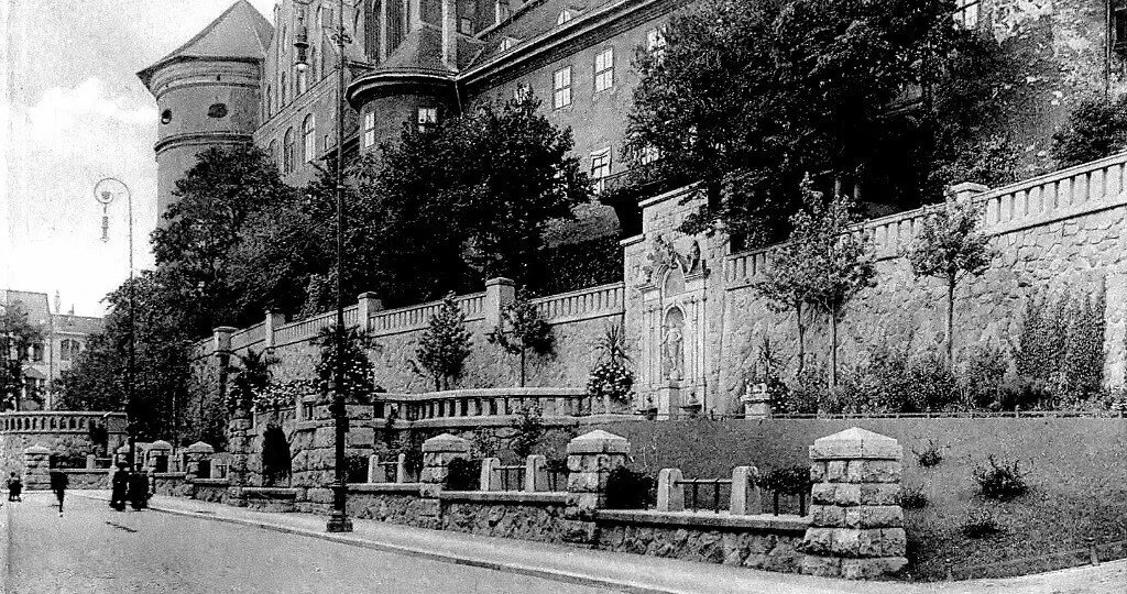 Калининград: ограда Королевского замка, которую можно увидеть и сегодня