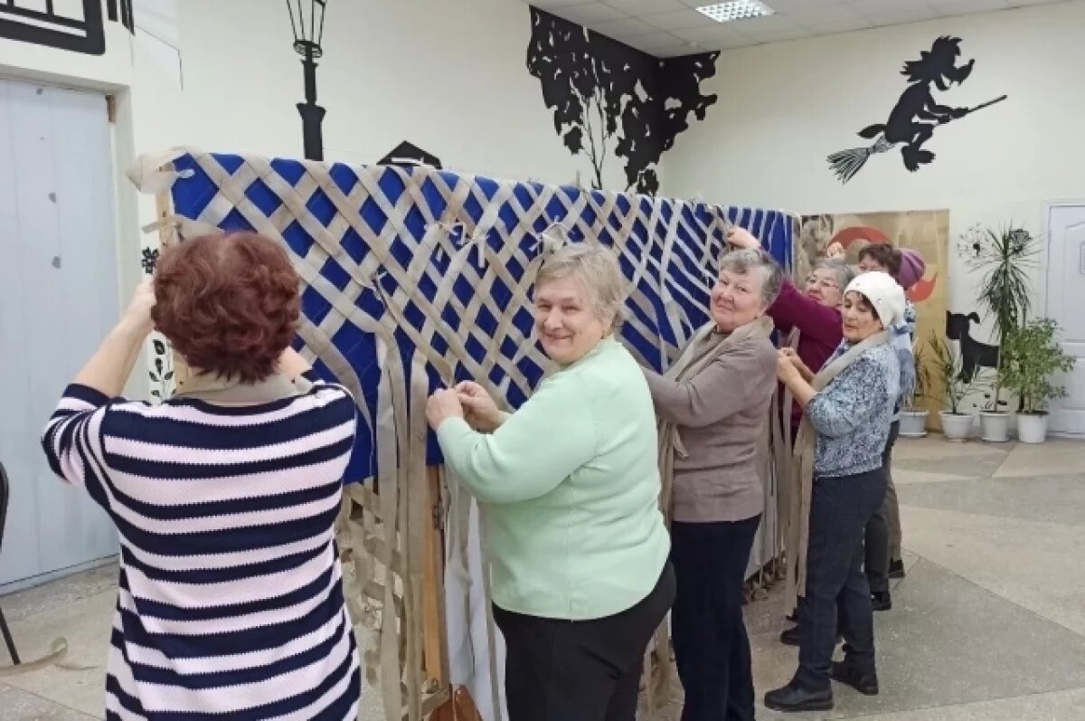    Каждую неделю в Духовницком краеведческом музее плетут сети на СВО