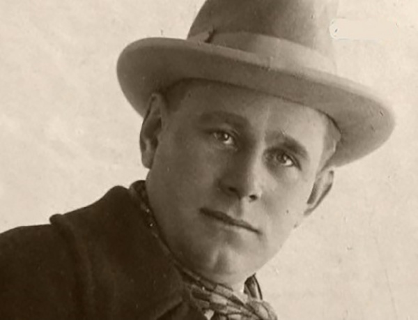  Иван Червинский. История про самоубийство не доказана так как документов про это нет