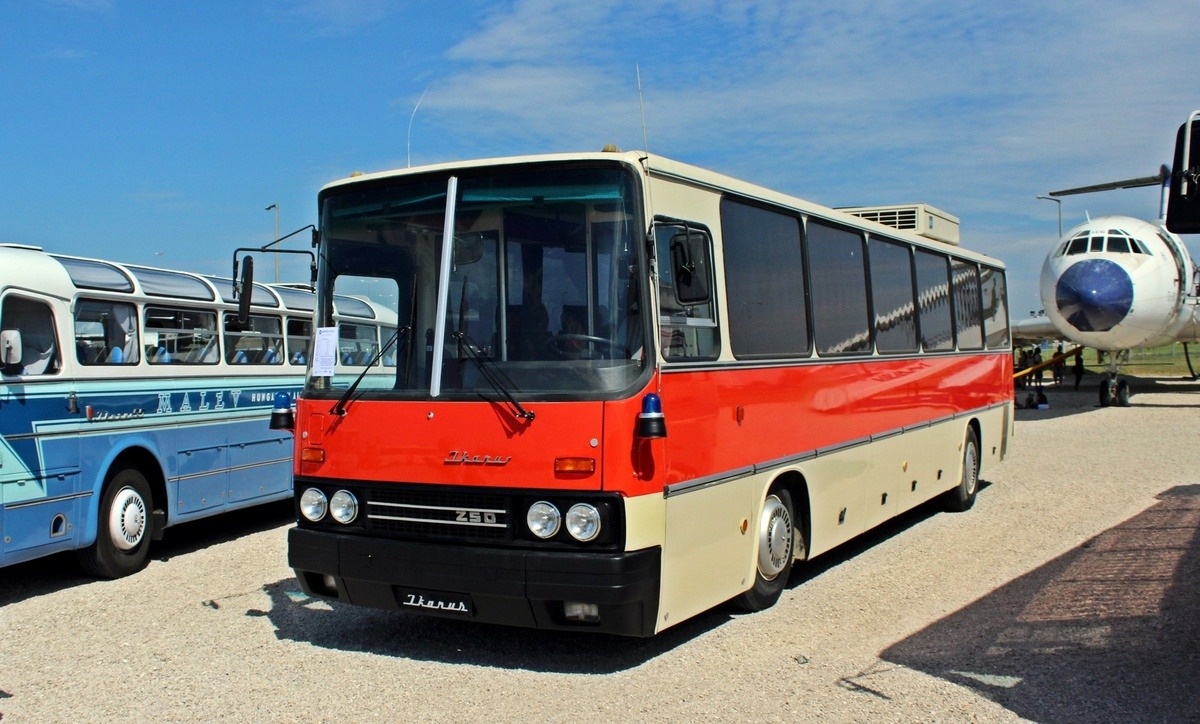 Ikarus 250