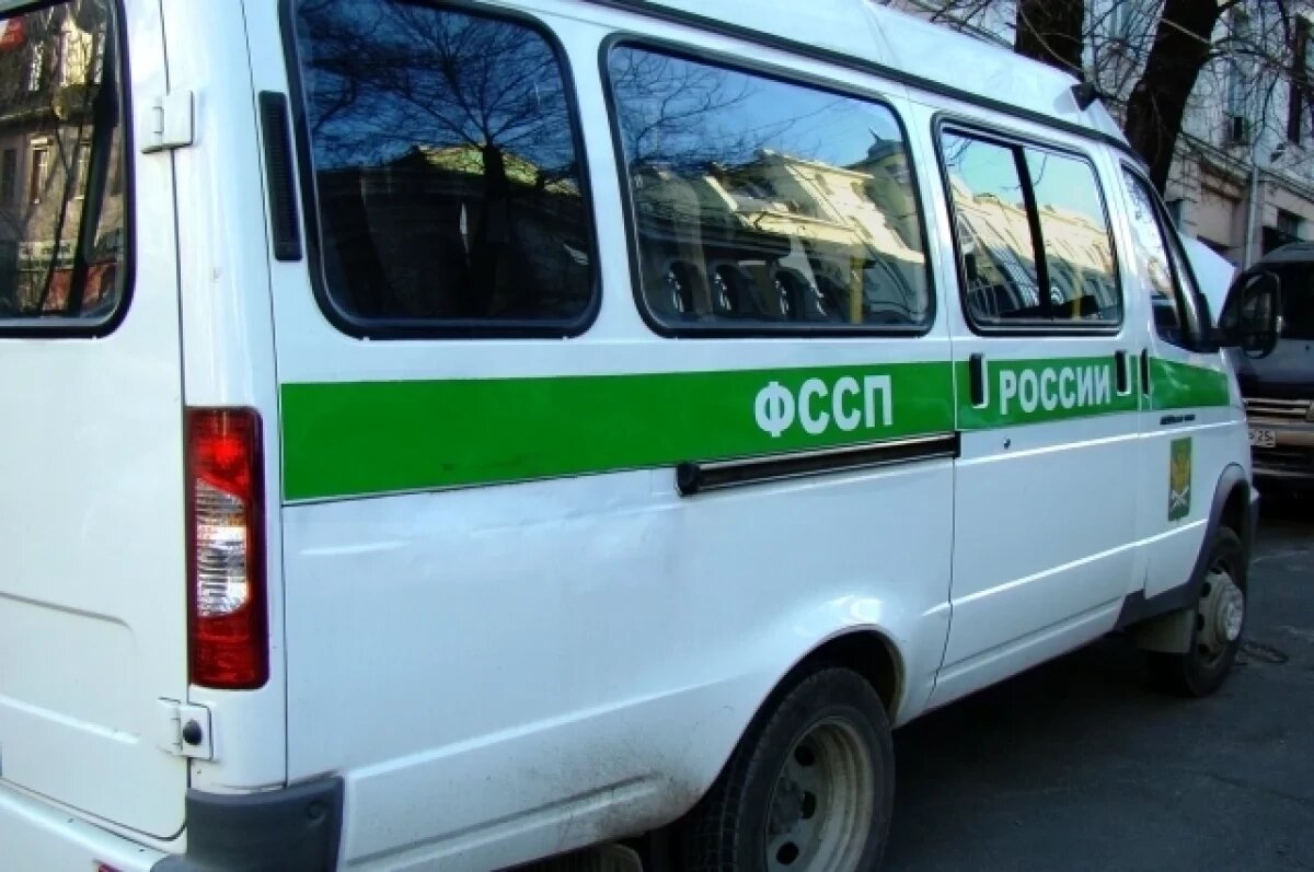    В Волгограде должник рассчитался, чтобы улететь в Азербайджан