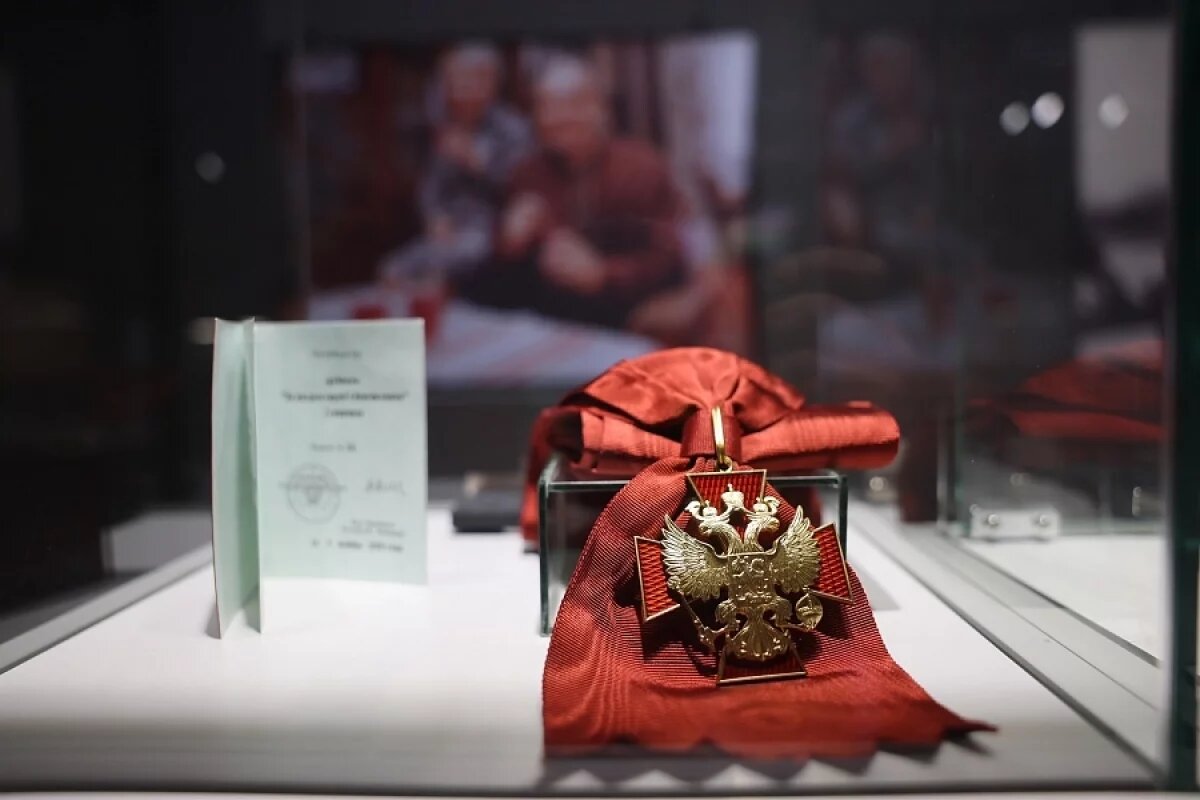    Выставка наград Александры Пахмутовой открылась в волгоградском музее