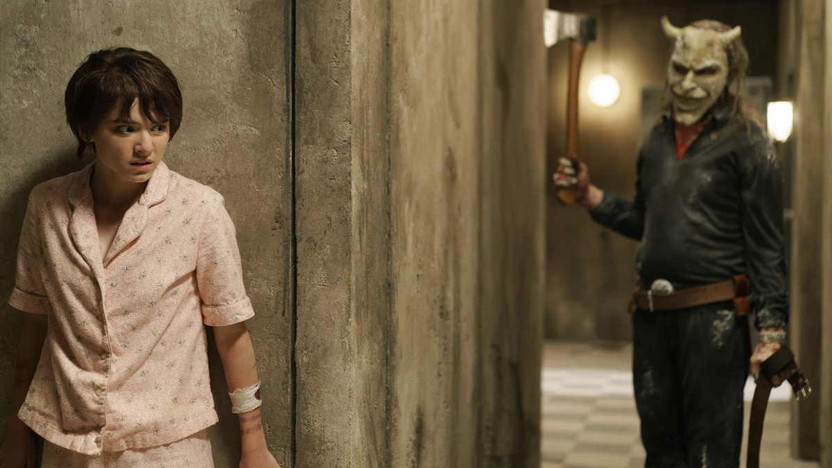 Кадр из фильма "Чёрный телефон 2"