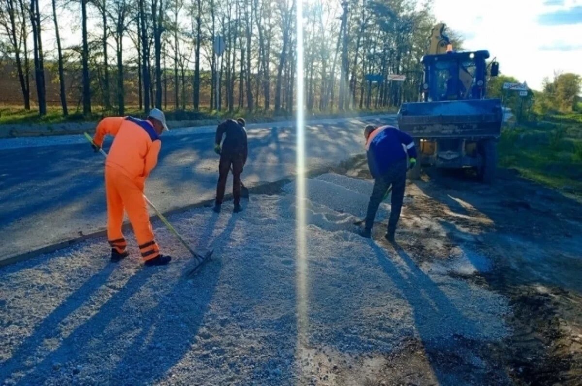    В Крыму на трассе Днепровка — Роскошное уже наносят дорожную разметку