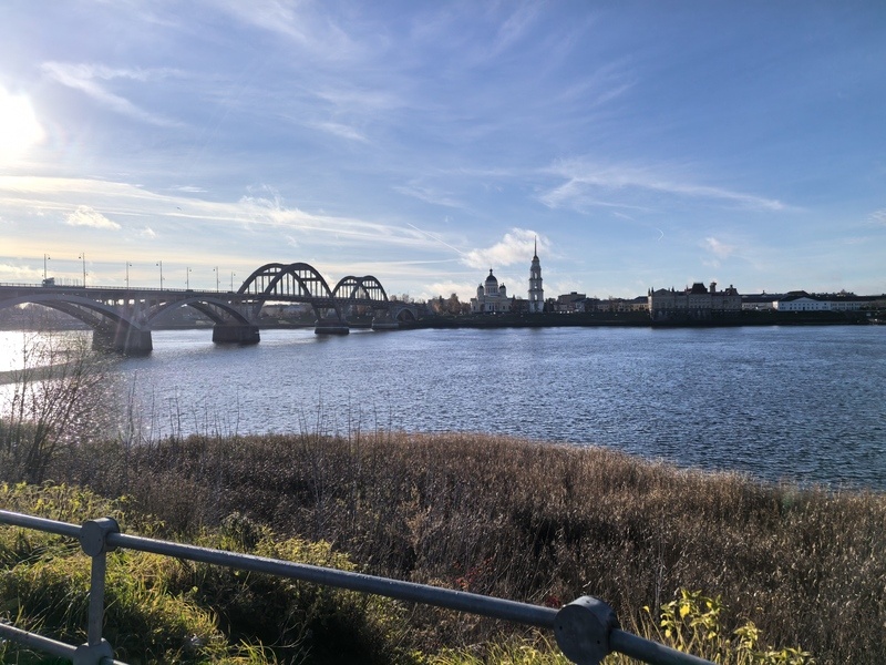 Фото: вид на Рыбинск через Волгу