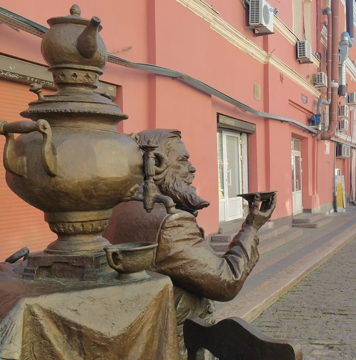 Купец-благотворитель привлекает туристов.