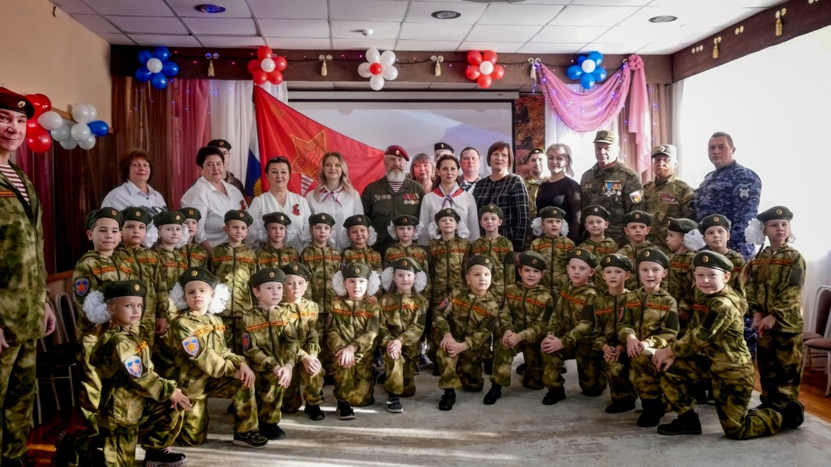  Участники торжественной церемонии.