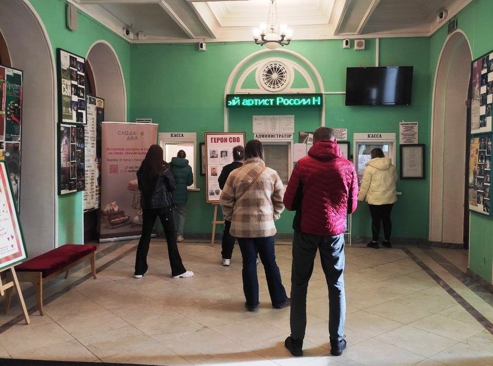    Министр культуры проконтролировал начало продаж билетов на сказки.