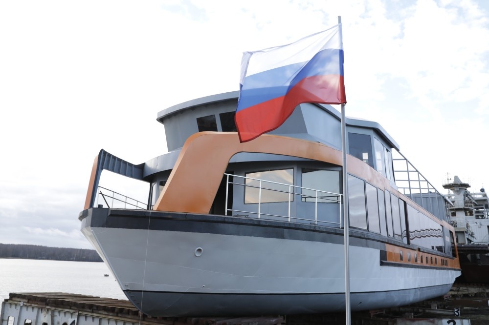    Электросудно "Минин" спустили на воду на Чкаловской судоверфи