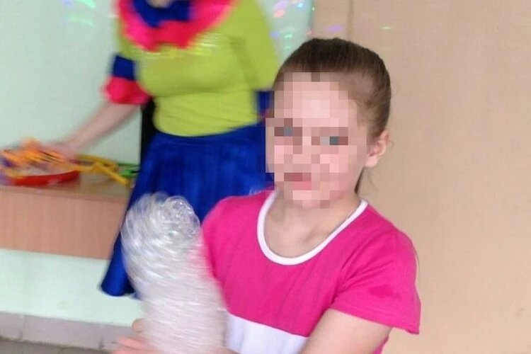 «Она умоляла мать дать поесть, а та отвечала: «Ложись спать!»: мать до смерти заморила голодом свою дочь-семиклассницу