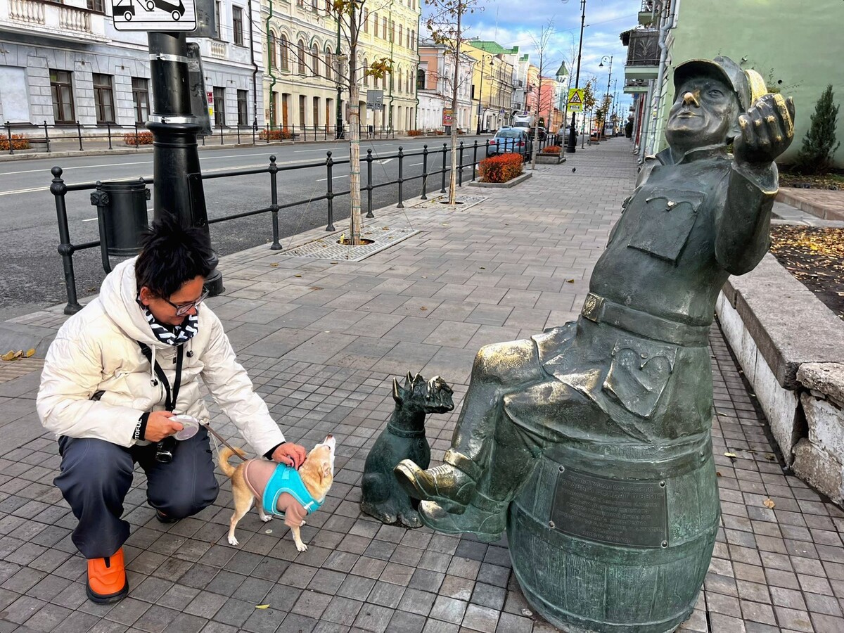 Самара, ул .Некрасовская, Бравый Швейк и Петя