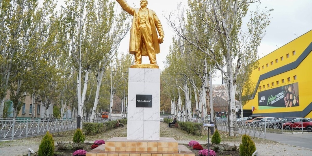 В Мелитополе благоустроили территорию у памятника Ленину