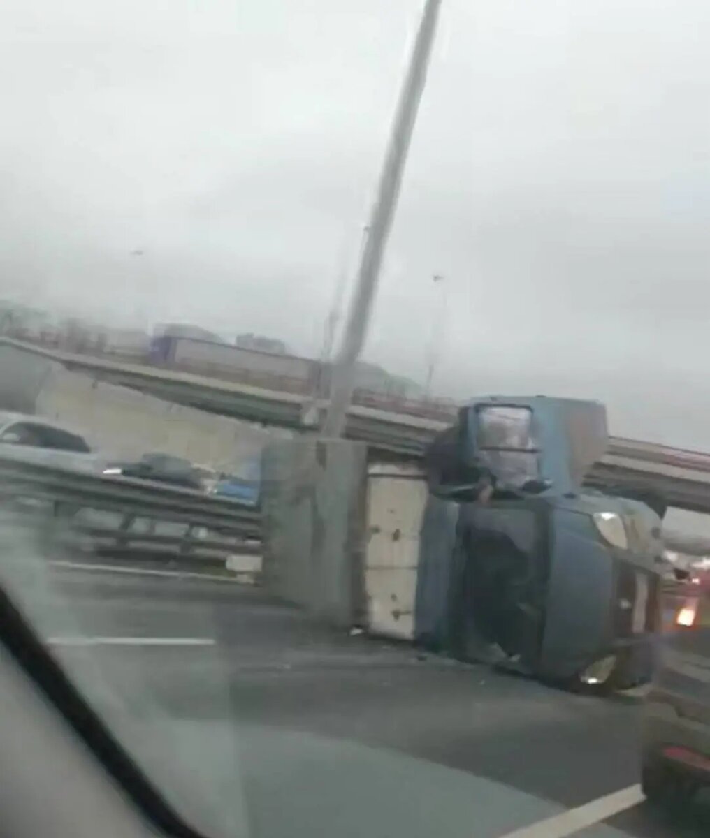    Фото: скриншот видео телеграм-канала Мегаполис | ДТП и ЧП | Санкт-Петербург | Питер