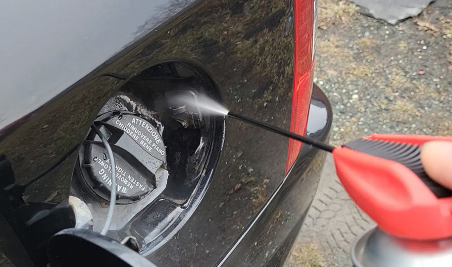 5 мест в машине, которые надо смазать до первых заморозков: куда "пшикнуть" сегодня, чтобы завтра эвакуатор не пригодился