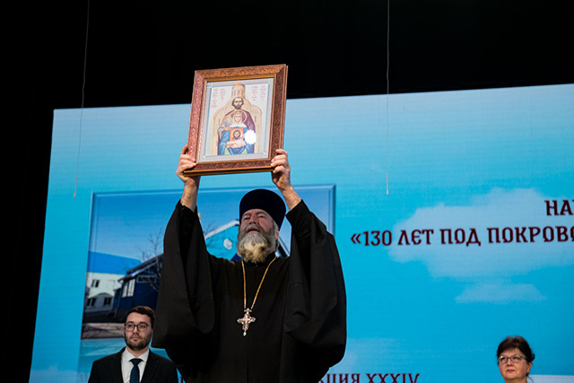 Семейная икона святых супругов, созданная в Твери, передана побратиму Буденновску