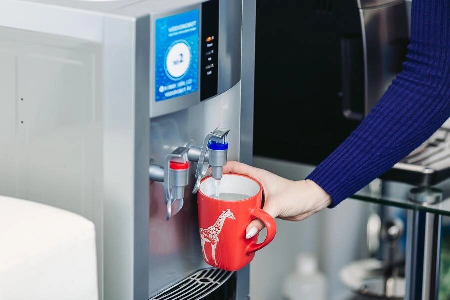 «Водоробот» готовит действительно чистую и вкусную воду: прежде чем попасть в кружку, она проходит многоступенчатую фильтрацию, качество воды подтверждается заключениями независимой лаборатории