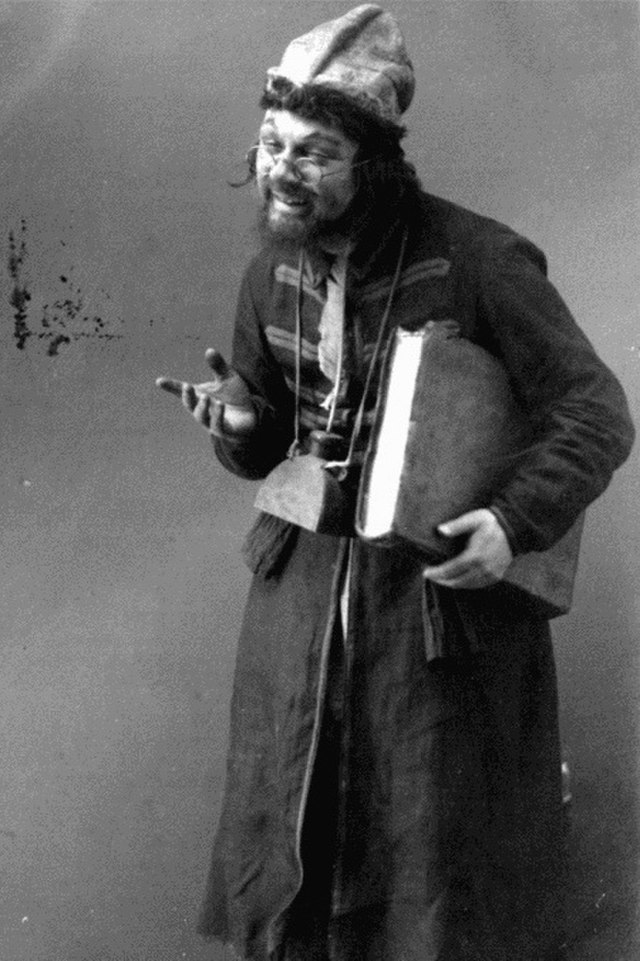 Сергей Витальевич Волгин — Подьячий ("Хованщина" М. Мусоргского). Фотография К. А. Фишера. 1923 год.