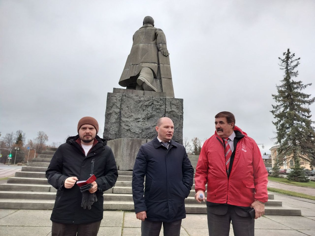    В Петрозаводске прошла согласованная акция в честь Великого Октября© Людмила Корвякова, Столица на Онего