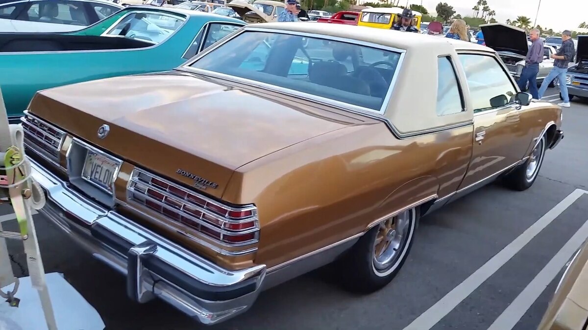 Pontiac Bonneville Brougham 1977