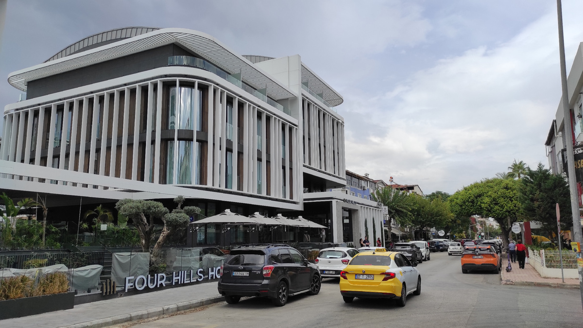 На улицах Антальи появились желтые машины с надписью "яндекс-го". Фото: Кирилл Полиенко/Polienko: путешествуем вдвоём